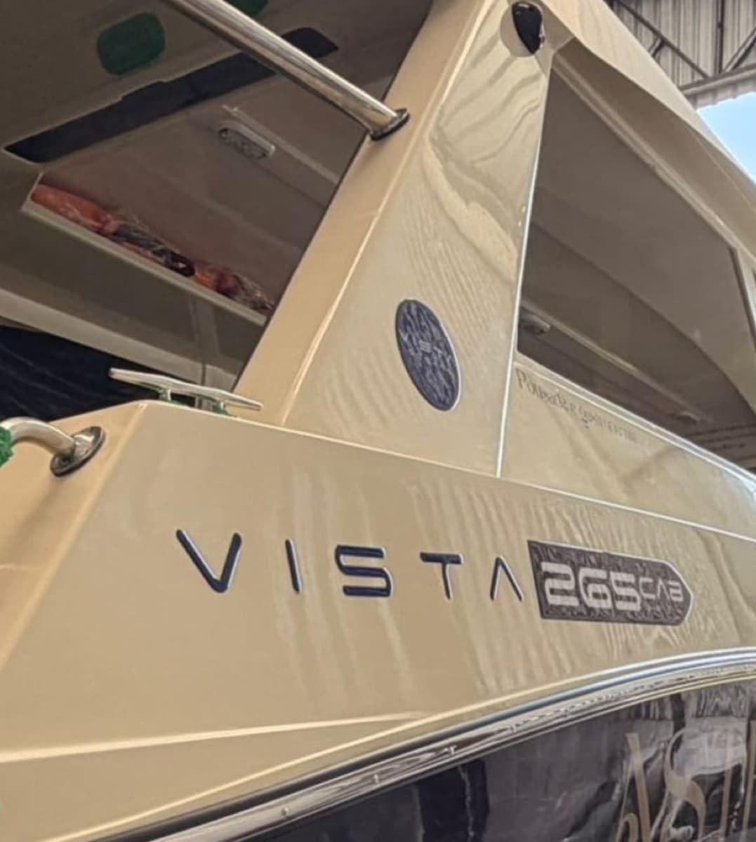 Detalhe do casco Vista 265 Cab